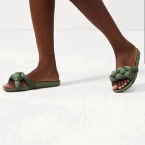 Rothy’s Palm Bubble Slide Sandal in olive green